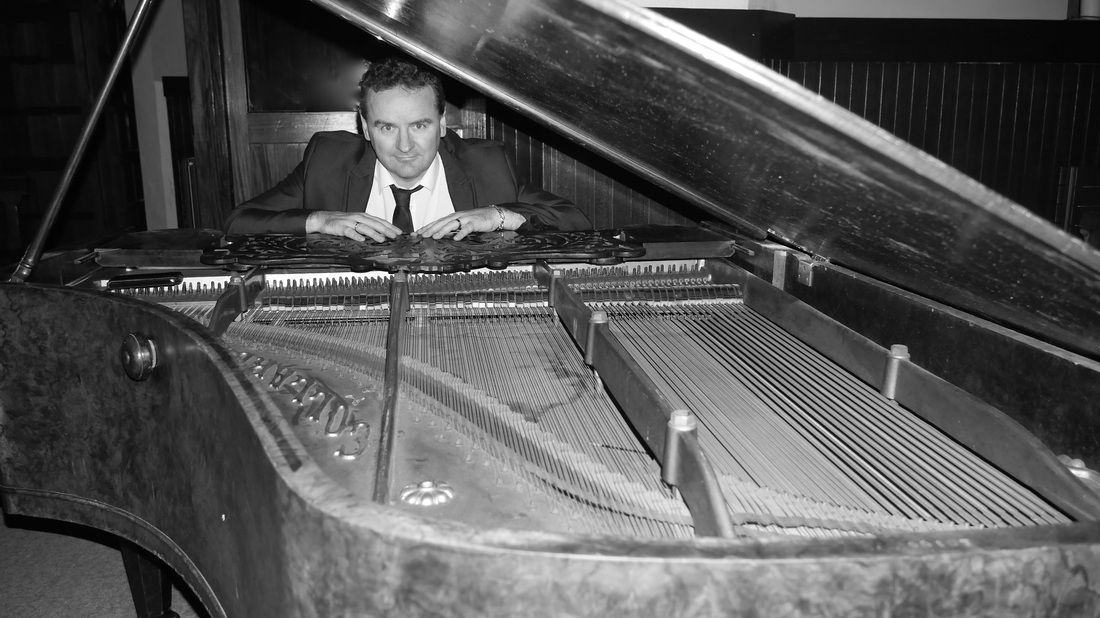 Galway Wedding Singer at Clifden ChurchPicture